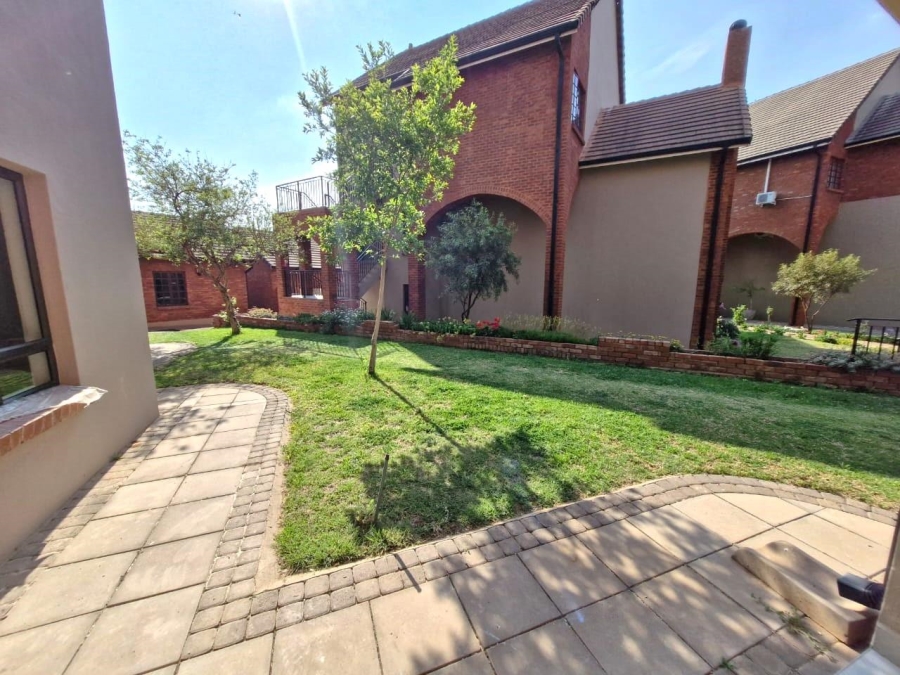 To Let 3 Bedroom Property for Rent in Meerhof North West
